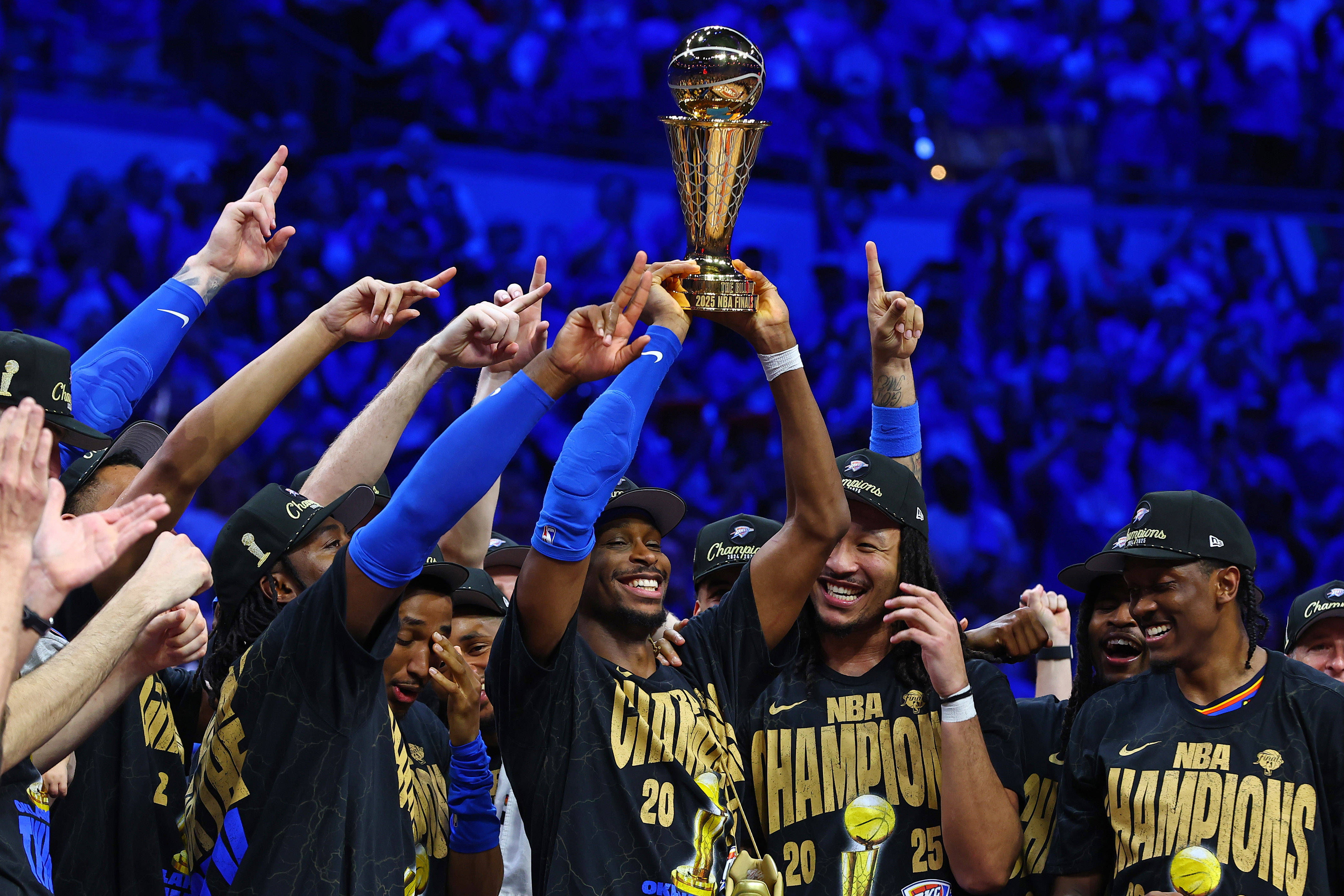 NBA常规赛转会期走向成谜，山东泰山主帅复盘，气氛紧张，资深球员宣示担当的简单介绍PG