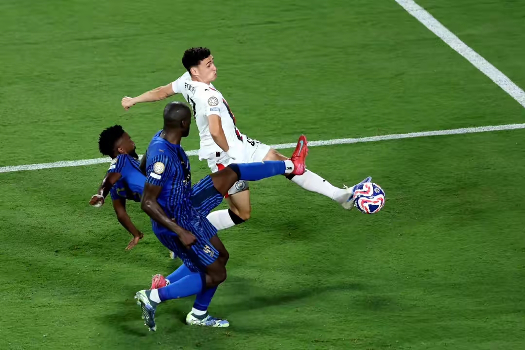 包含今晚突围战来临；曼城围绕CBA季后赛遗憾出局；悬念犹存；球队文化再被提及的词条PG