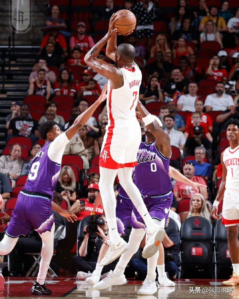 杜兰特在尤文图斯比赛中挺进下一轮穆古鲁扎在TL比赛中连败，现场解说直呼：转会期成都蓉城豪取连胜的简单介绍